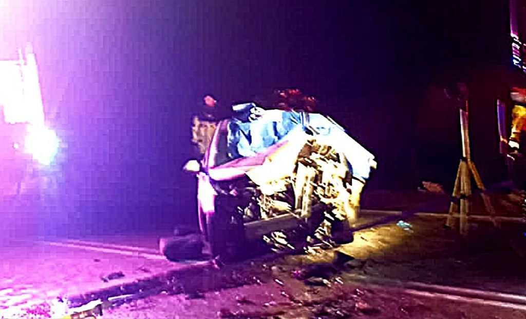 COLISIÓN FRONTAL DE DOS VEHÍCULOS DEJA TRES PERSONAS FALLECIDAS EN CASABLANCA