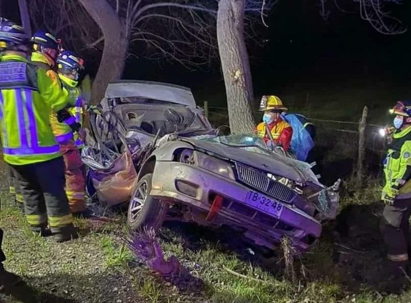 TRÁGICO ACIDENTE VEHICULAR DEJA TRES FALLECIDOS EN BULNES