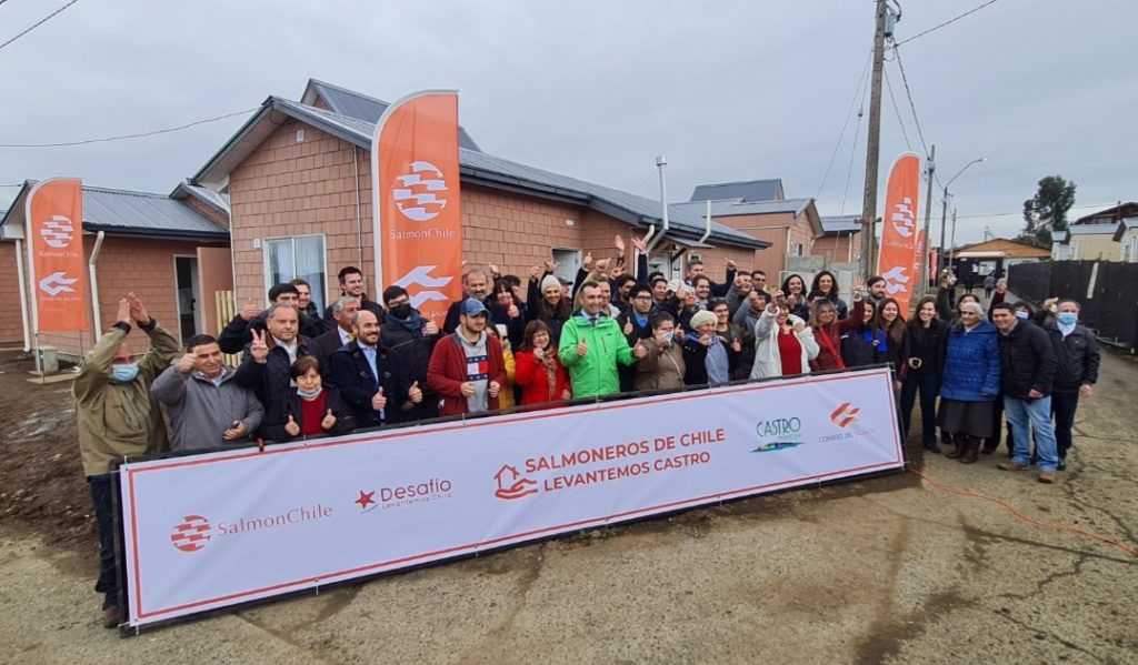 VECINOS RECIBIERON LAS PRIMERAS 12 CASAS DE LA RECONSTRUCCIÓN DE CASTRO