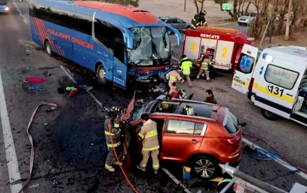 DOS FALLECIDOS Y VARIOS LESIONADOS DEJA VIOLENTA COLISIÓN VEHICULAR
