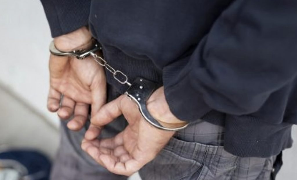SUJETO ES DETENIDO POR GOLPEAR Y CERCENAR OREJA DE SU EX PAREJA