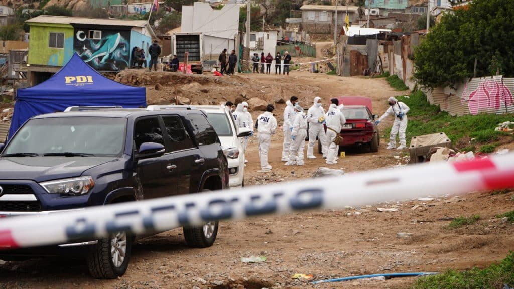 MUJER ES DETENIDA POR HOMICIDIO DE HOMBRE ENCONTRADO EN MALETERO DE VEHÍCULO