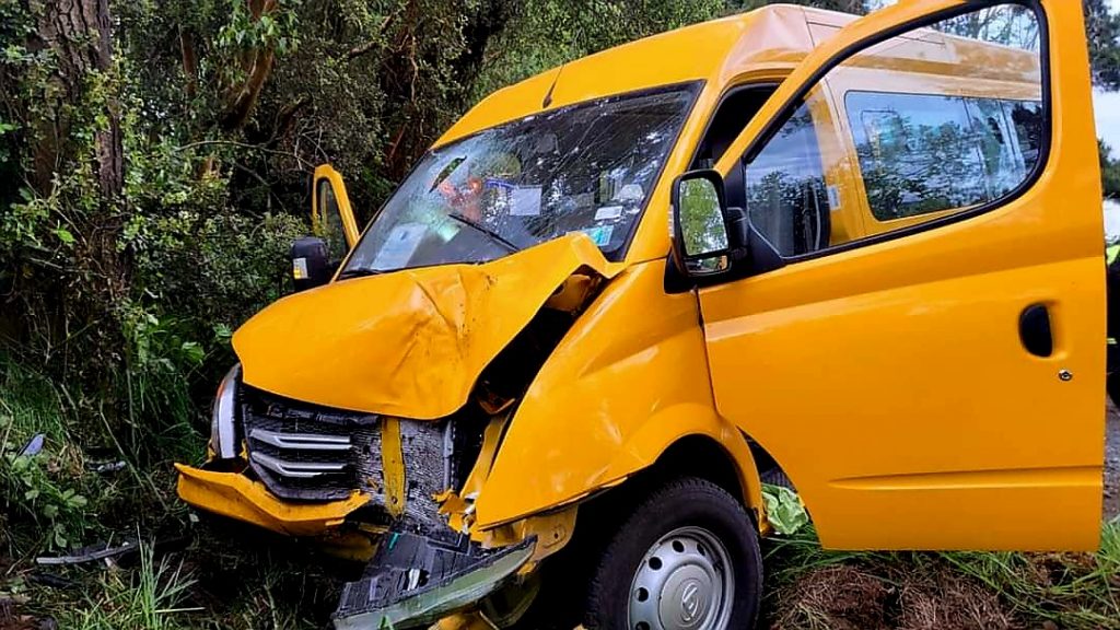 17 LESIONADOS EN ACCIDENTE VEHICULAR ESTE JUEVES EN CAMINO A TRUMAO