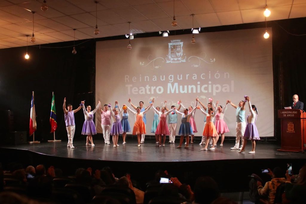 EMOTIVA REINAUGURACIÓN DEL TEATRO MUNICIPAL DE ANCUD