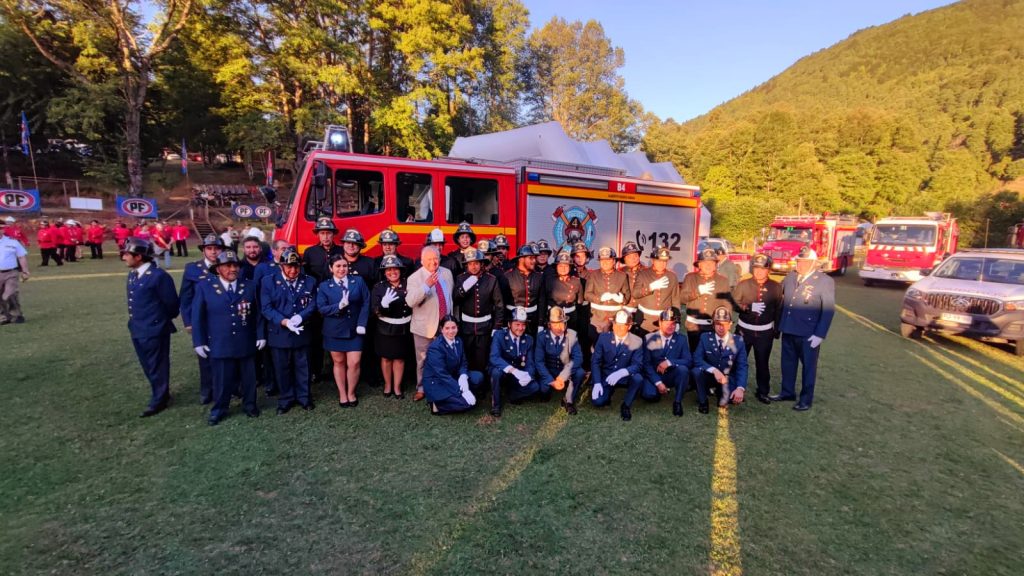 BOMBEROS DE PUCÓN FORMAN CUARTA COMPAÑÍA QUE ESTARÁ AL SERVICIO DE VECINOS DE CABURGUA