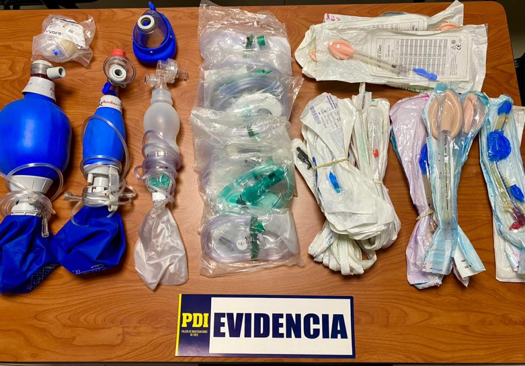 RECUPERAN DIVERSOS INSUMOS MÉDICOS QUE FUERON ROBADOS DESDE UNA AMBULANCIA
