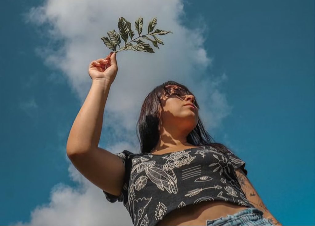 «5TO ESPACIO» ES LO NUEVO QUE NOS PRESENTA LA CANTAUTORA OSORNINA NATI CARTES