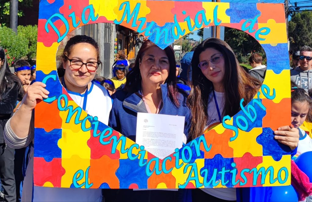 CON PASACALLE CONMEMORAN DÍA MUNDIAL DEL AUTISMO EN PUCÓN