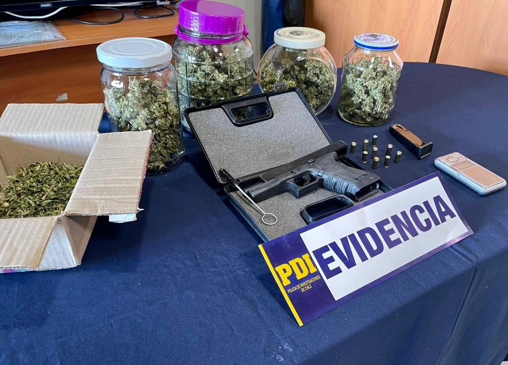 PDI DETUVO A DOS PERSONAS POR MICROTRÁFICO DE DROGAS EN FUTRONO
