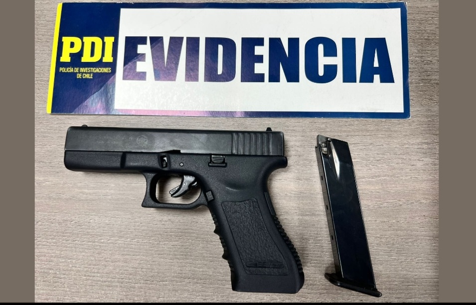 INCAUTAN ARMA A FOGUEO QUE PORTABA ESTUDIANTE AL INTERIOR DE COLEGIO EN VILLARRICA