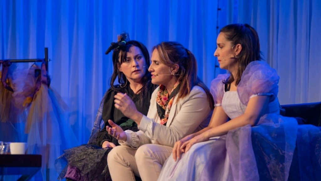 CON LLENO TOTAL SE PRESENTÓ LA COMEDIA “AMIGA DATE CUENTA” EN FESTIVAL DE TEATRO DE OSORNO