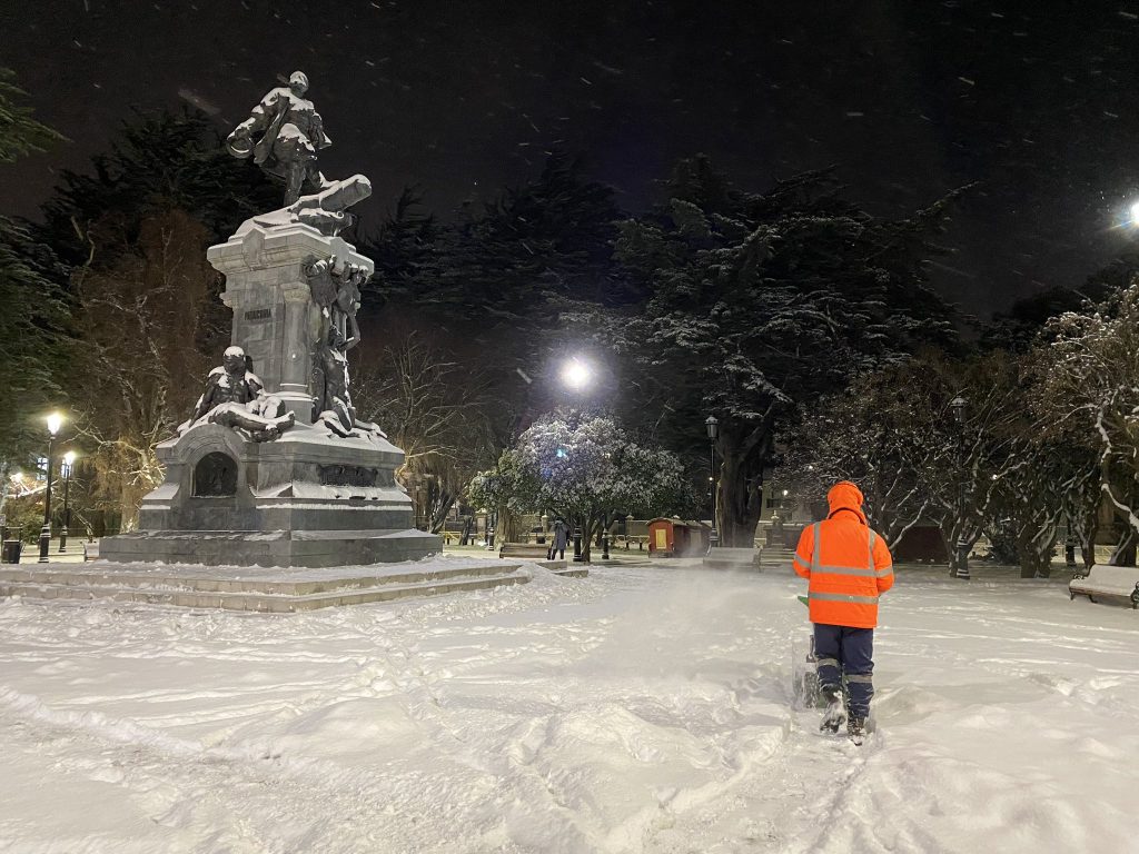 DECLARAN EMERGENCIA EN PUNTA ARENAS. SUSPENDEN CLASES PRODUCTO DE LA NIEVE