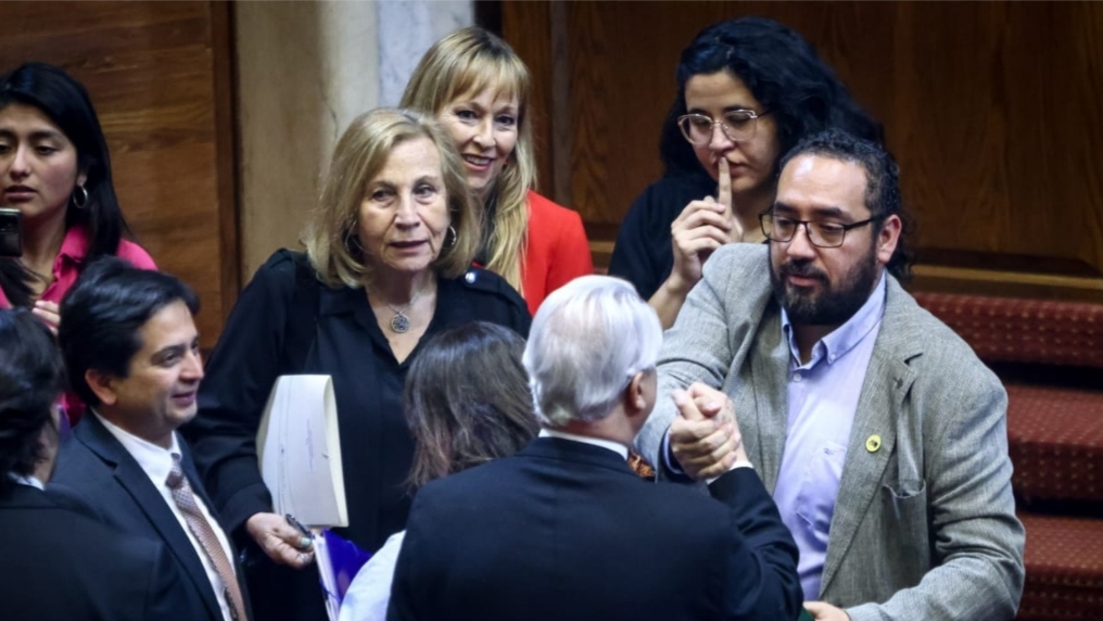 CONGRESO DESPACHA A LEY PROYECTO QUE ACABA CON LA DOBLE EVALUACIÓN DOCENTE Y FORTALECE LA LABOR PEDAGÓGICA
