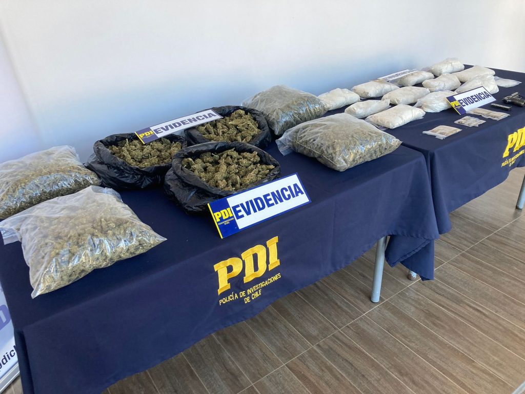 PDI DETUVO A TRES PERSONAS E INCAUTÓ MÁS DE 18 KILOS DE DROGAS EN VALDIVIA