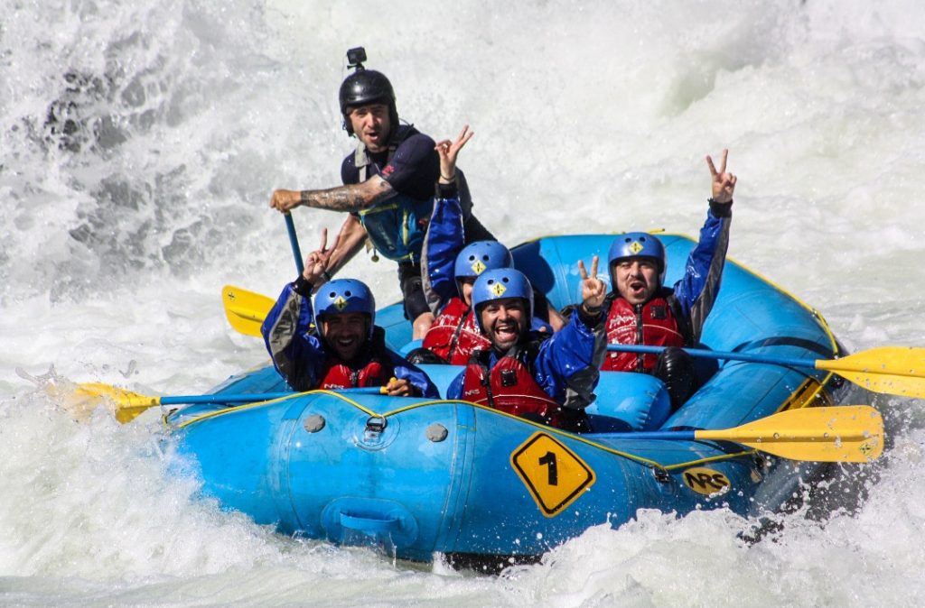 PUCÓN INVITA A VIVIR EL TURISMO DE AGUAS BLANCAS EN ESTE VERANO 2024