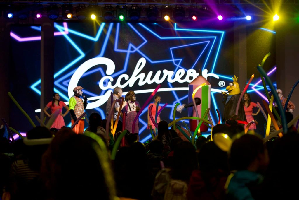 MÁS DE 4 MIL PERSONAS DISFRUTARON DE ENTRETENIDO SHOW DE “CACHUREOS” EN OSORNO