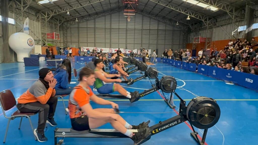 VIENTO Y MAREA SE LLEVÓ LOS MAYORES APLAUSOS EN CAMPEONATO DE REMOERGÓMETRO EN GIMNASIO DE LA UACH