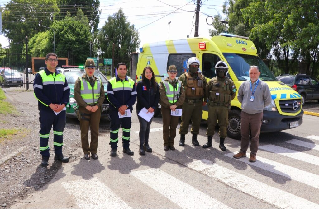 SERVICIO DE SALUD OSORNO Y CARABINEROS REFUERZAN LLAMADO A CEDER EL PASO PREFERENTE A VEHÍCULOS DE EMERGENCIA