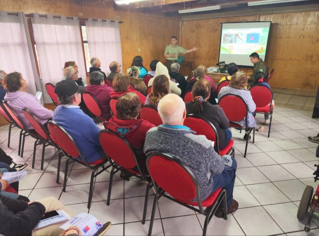 REALIZAN PRIMER TALLER DE SEGURIDAD PÚBLICA EN BARRIO ARREBOL PURRANQUE