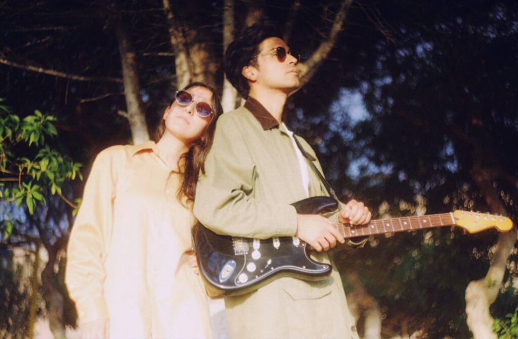 AMAICURA EQUILIBRA LO RETRO Y LO CONTEMPORÁNEO EN SU NUEVO SINGLE Y VIDEO «ALGO ESPECIAL»