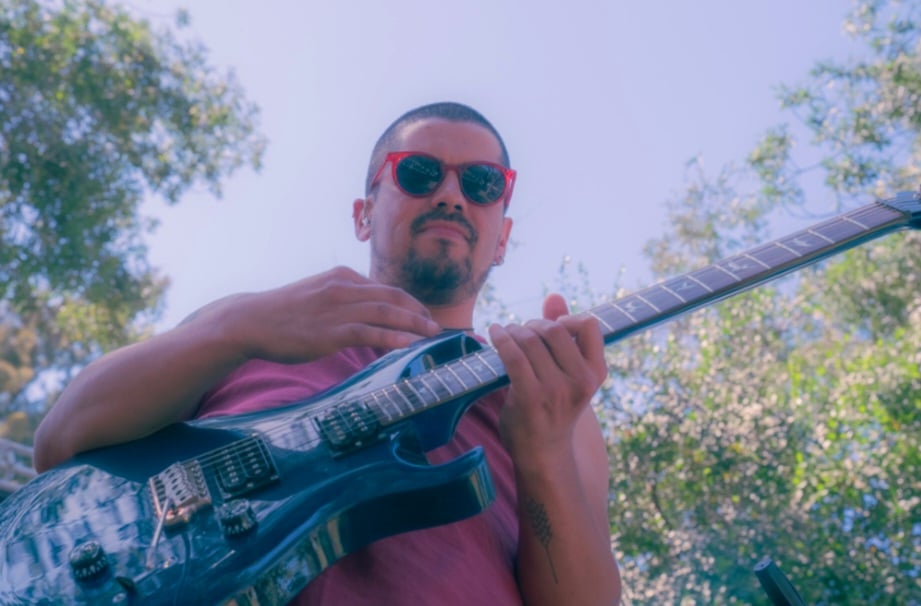 LICAN RAI ESTRENA SU TERCER DISCO «LA SALA CARMESÍ»